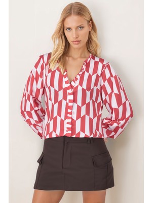 Armonika Kadın Kırmızı Yakası ve Önü Fırfırlı Kolları Lastikli Uzun Kollu Bluz ARM-25Y001015