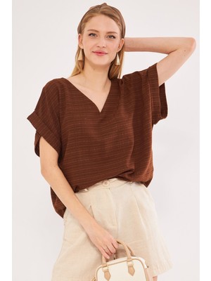 Armonika Kadın Kahve V Yaka Yanları Yırtmaçlı Arkası Uzun Duble Kol Detaylı Oversize Bluz ARM-24Y001074