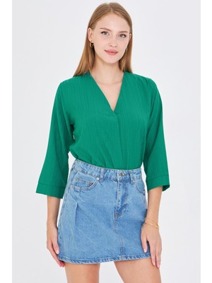 Armonika Kadın Koyu Yeşil V Yaka Çeyrek Kol Bluz ARM-25Y001024