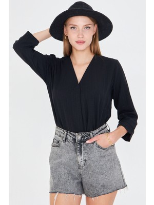 Armonika Kadın Siyah V Yaka Çeyrek Kol Bluz ARM-25Y001024