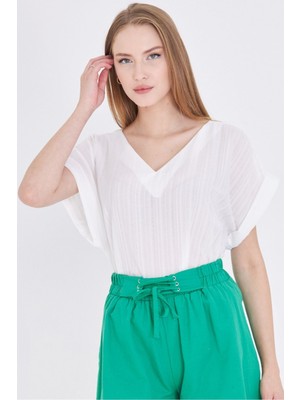 Armonika Kadın Beyaz V Yaka Yanları Yırtmaçlı Arkası Uzun Duble Kol Detaylı Oversize Bluz ARM-24Y001074