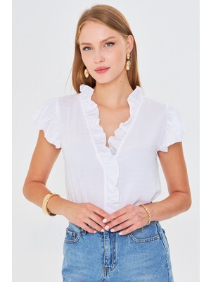 Armonika Kadın Beyaz-Lila Yakası ve Kolları Fırfırlı Bluz ARM-25Y001028