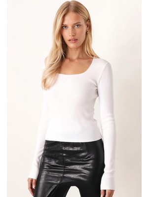 Armonika Kadın Beyaz Kare Yaka Likralı Triko Bluz ARM-26K069002