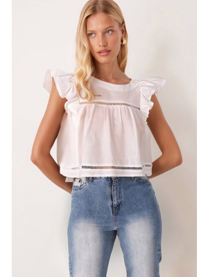 Armonika Kadın Beyaz Sıfır Yaka Kolu Fırfırlı Dantel Detaylı Kısa Bluz ARM-25Y001101