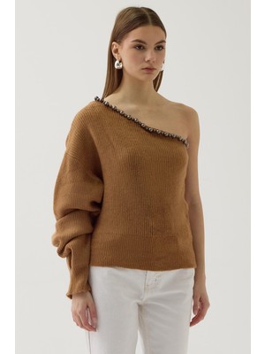 Lijuri Inci Detaylı ve Kayık Yakalı  Tek Kol Triko Kazak 1390