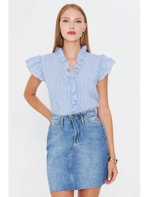 Armonika Kadın Mavi Beyaz Yakası ve Kolları Fırfırlı Bluz ARM-25Y001028