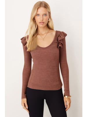 Armonika Kadın Açık Kahve V Yaka Fırfır Detaylı Yumuşak Dokulu Bluz ARM-26K001045