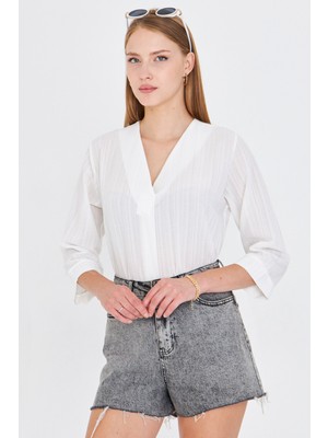 Armonika Kadın Beyaz V Yaka Çeyrek Kol Bluz ARM-25Y001024