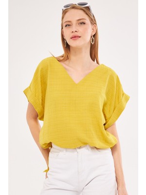 Armonika Kadın Yağ Yeşili V Yaka Yanları Yırtmaçlı Arkası Uzun Duble Kol Detaylı Oversize Bluz ARM-24Y001074