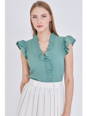 Armonika Kadın Turkuaz Yakası ve Kolları Fırfırlı Bluz ARM-25Y001063