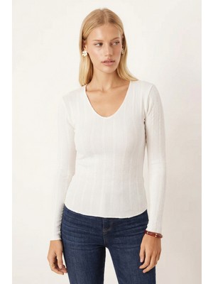 Armonika Kadın Beyaz V Yaka Bedene Oturan Uzun Kollu Bluz ARM-26K001058