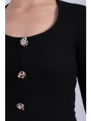 Armonika Kadın Siyah U Yaka Düğme Detaylı Önden Yırtmaçlı Yumuşak Dokulu Bluz ARM-26K001038