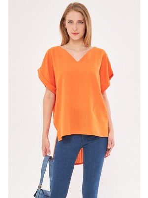 Armonika Kadın Turuncu V Yaka Yanları Yırtmaçlı Arkası Uzun Duble Kol Detaylı Oversize Bluz ARM-24Y001074