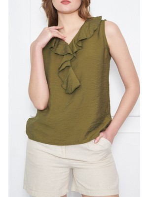 Armonika Kadın Yeşil Yakası Fırfırlı Kolsuz Bluz ARM-21K001184