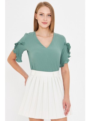Armonika Kadın Turkuaz V Yaka Kolları Fırfırlı Kısa Kol Bluz ARM-25Y001070