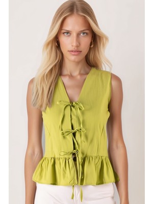 Armonika Kadın Fıstık Yeşili V Yaka Önden Bağlamalı Eteği Fırfırlı Bluz ARM-25Y001102