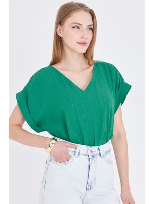 Armonika Kadın Koyu Yeşil V Yaka Yanları Yırtmaçlı Arkası Uzun Duble Kol Detaylı Oversize Bluz ARM-24Y001074