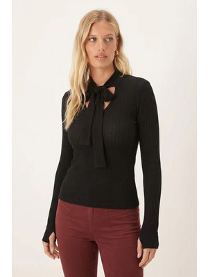 Armonika Kadın Siyah Yakası Bağlamalı Parmak Geçmeli Bluz ARM-26K001067