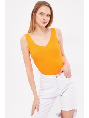 Armonika Kadın Neon Turuncu Zigzaglı V Yaka Kaşkorse Bluz ARM-23Y069004