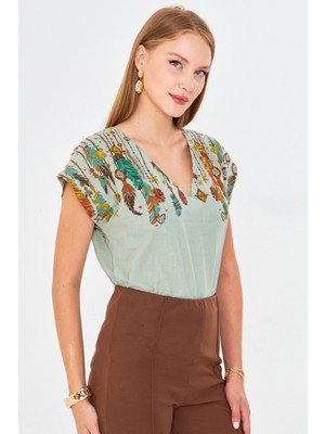 Armonika Kadın Mint V Yaka Baskılı Bluz ARM-25Y001086