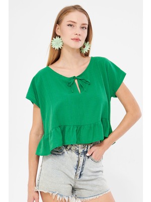 Armonika Kadın Yeşil Yarasa Kol Yakası Bağlamalı Eteği Fırfırlı Oversize Crop Bluz ARM-24Y001088
