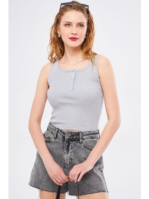 Armonika Kadın Gri Çıtçıtlı Kolsuz Bluz ARM-24Y133010