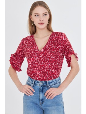 Armonika Kadın Kırmızı V Yaka Kolları Fırfırlı Kısa Kol Bluz ARM-25Y001031