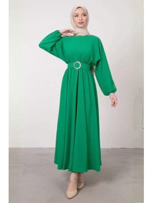 Tesettür Diyarı Kristal Işlemeli Kemerli Aerobin Kumaş Tesettür Elbise- Yeşil Standart (36-42 Uyumlu)
