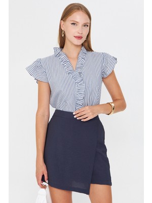 Armonika Kadın Koyu Lacivert Yakası ve Kolları Fırfırlı Bluz ARM-25Y001028