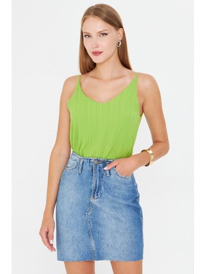 Armonika Kadın Fıstık Yeşili Keten Görünümlü Askılı Bluz ARM-24Y001064