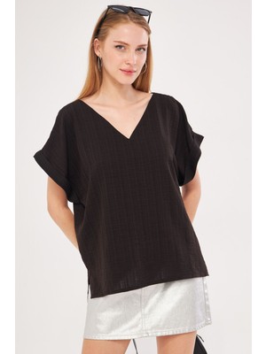Armonika Kadın Siyah V Yaka Yanları Yırtmaçlı Arkası Uzun Duble Kol Detaylı Oversize Bluz ARM-24Y001074