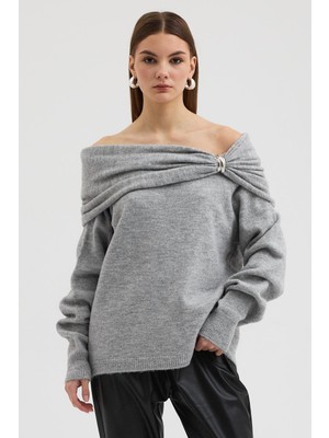 Lijuri Aksesuar Detaylı Madonna Yaka Salaş Triko Kazak 1389