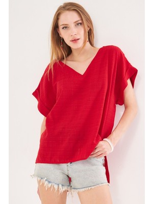 Armonika Kadın Kırmızı V Yaka Yanları Yırtmaçlı Arkası Uzun Duble Kol Detaylı Oversize Bluz ARM-24Y001074