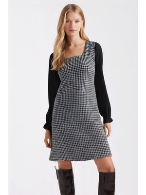 Armonika Kadın Beyaz-Siyah Ekoseli Kare Yaka Uzun Kol Elbise ARM-22Y001182