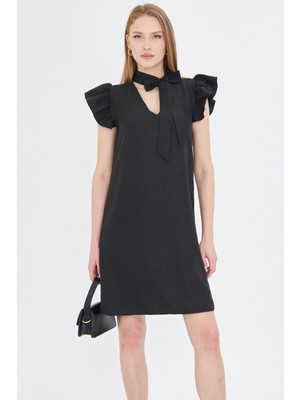 Armonika Kadın Siyah V Yaka Kolları Fırfırlı Kravat Detaylı Elbise ARM-25Y001022