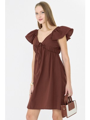 Armonika Kadın Kahve V Yaka Kolları ve Eteği Fırfırlı Göğsü Bağlamalı Elbise ARM-25Y001083