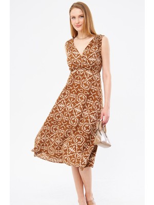Armonika Kadın Açık Kahve Desenli Beli Omzu Lastikli Kruvaze Yaka Midi Boy Eteği Elbise ARM-24Y001052