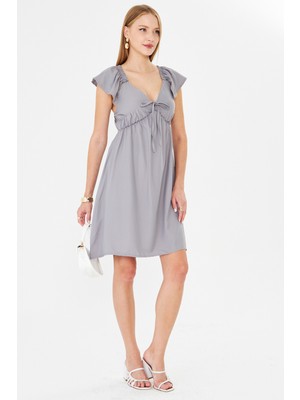 Armonika Kadın Gri V Yaka Kolları ve Eteği Fırfırlı Göğsü Bağlamalı Elbise ARM-25Y001083
