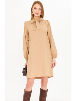 Armonika Kadın Bej Yakası Bağlamalı Kolları Lastikli Kadife Elbise ARM-25K001087