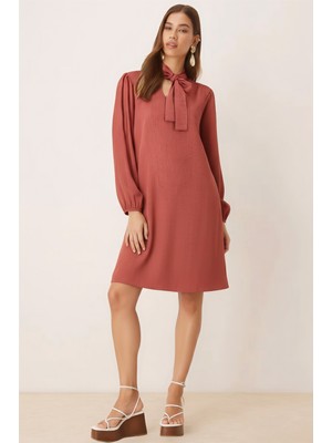 Armonika Kadın Somon Yakası Bağlamalı Kolları Lastikli Kadife Elbise ARM-25K001087