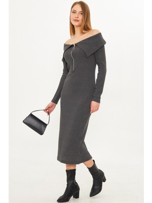 Armonika Kadın Antrasit Düşük Omuz Önden Fermuarlı Yırtmaçlı Midi Boy Triko Elbise ARM-25K001089