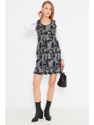 Armonika Kadın Siyah U Yaka Eteği Fırfır Detaylı Uzun Kol Cepli Elbise ARM-25K001052