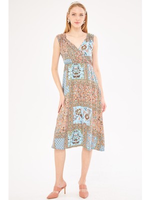 Armonika Kadın Bebe Mavi Desenli Beli ve Omzu Lastikli Kruvaze Yaka Midi Boy Elbise ARM-24Y001052