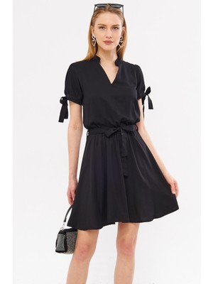 Armonika Kadın Siyah Hakim Yaka Kolu Bağlamalı Beli Lastikli Kemerli Kısa Elbise ARM-23Y001088
