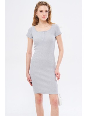 Armonika Kadın Gri Vücuda Oturan Çıtçıtlı Kısa Kol Elbise ARM-24Y133011