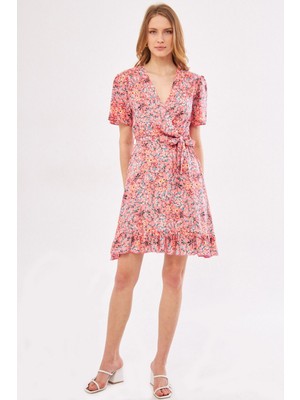 Armonika Kadın Pembe Tessera Elbise Kruvaze Yaka Eteği Fırfırlı Desenli Mini Boy ARM-24Y001024