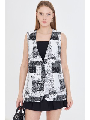 Armonika Kadın Siyah-Beyaz V Yaka Tek Düğme Oversize Desenli Yelek ARM-25Y001032