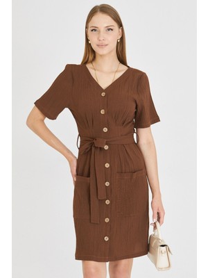 Armonika Kadın Kahve Düğmeli Kuşaklı Pens Detaylı V Yaka Elbise ARM-25Y001058