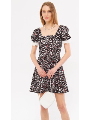 Armonika Kadın Siyah Ön Arka Kare Yaka Fırfır Detaylı Puantiyeli Karpuz Kol Kloş Mini Elbise ARM-24Y001051
