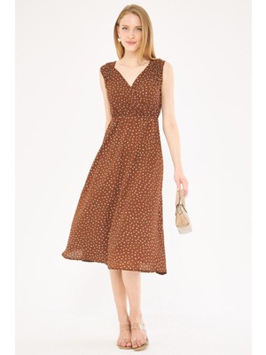 Armonika Kadın Kahve Desenli Beli ve Omzu Lastikli Kruvaze Yaka Midi Boy Elbise ARM-24Y001052